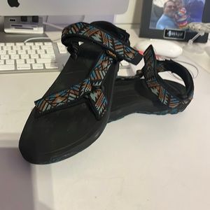 Kids Teva strappy sandals size 4